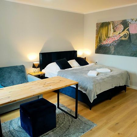 Hugo Vip Apartments Красков Екстериор снимка