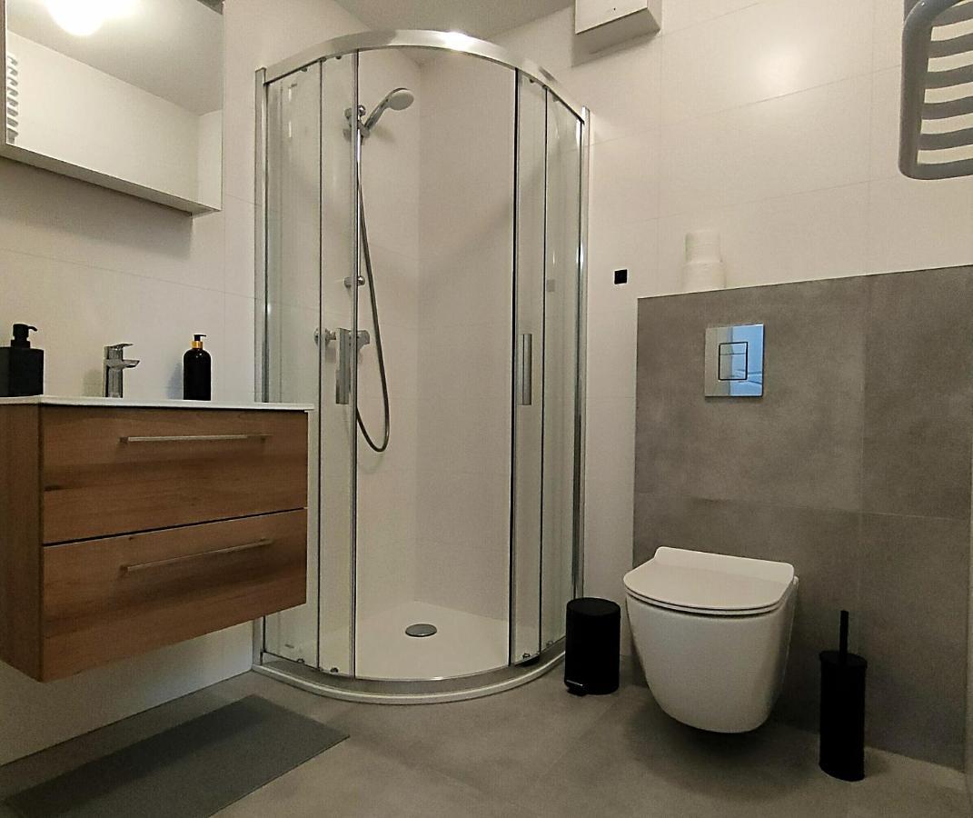 Hugo Vip Apartments Красков Екстериор снимка