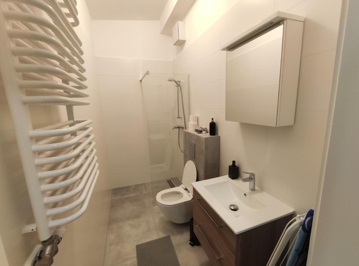 Hugo Vip Apartments Красков Екстериор снимка