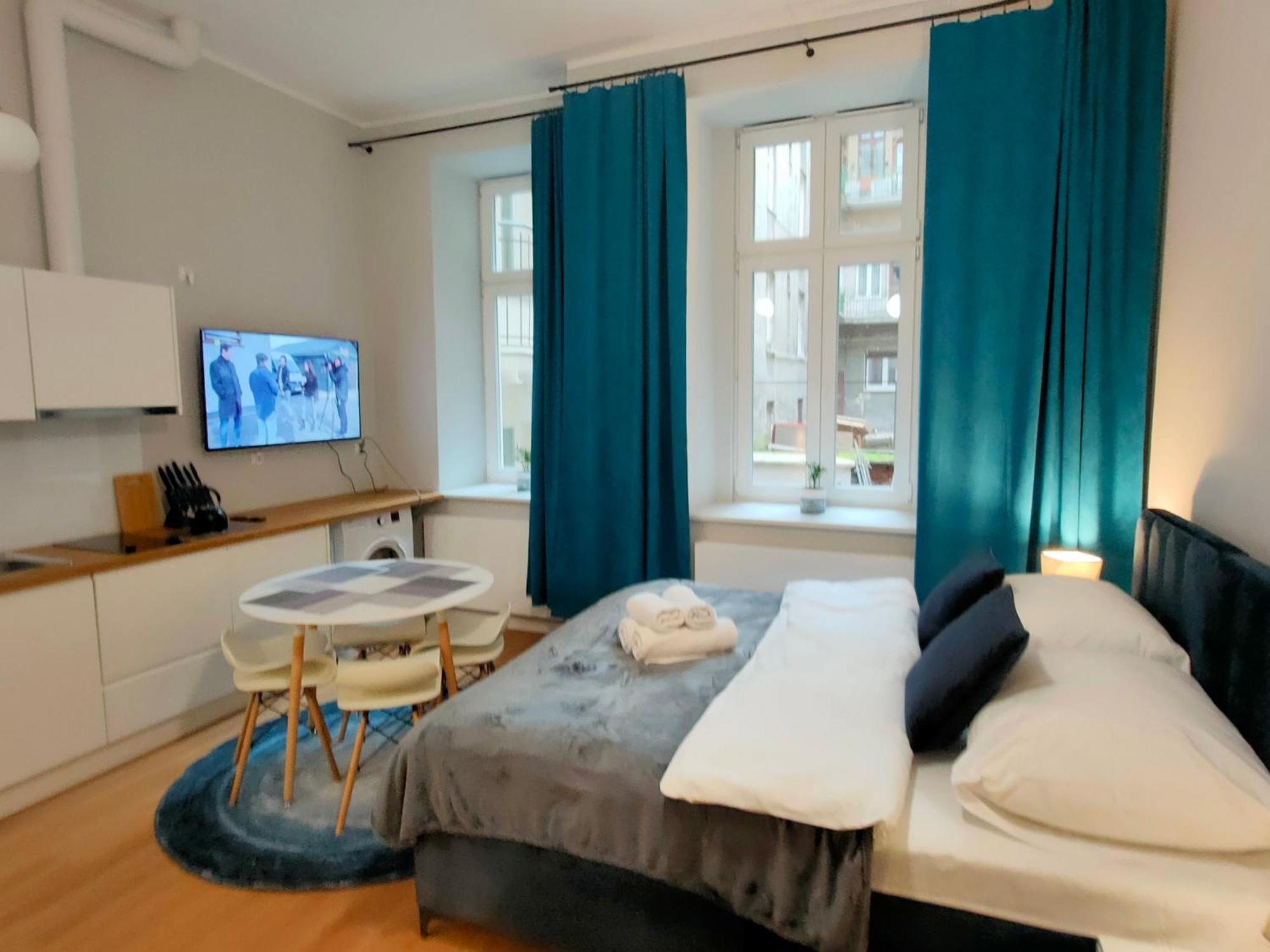 Hugo Vip Apartments Красков Екстериор снимка